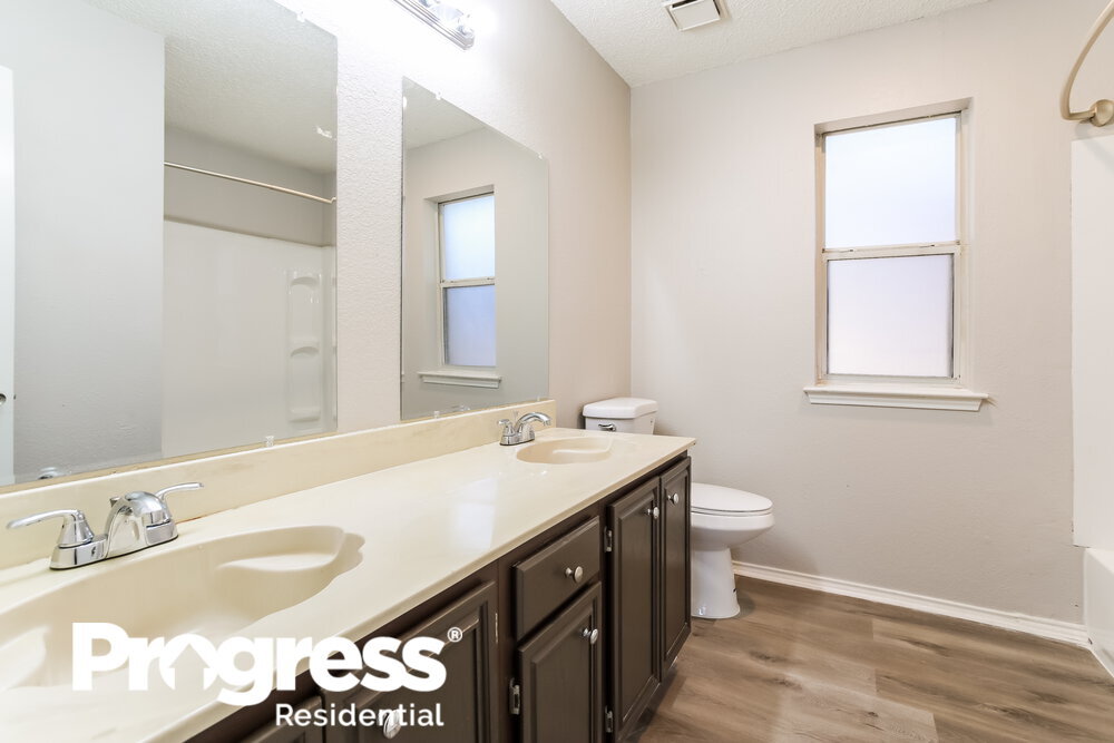 Building Photo - 1201 Cardinal Oaks Dr