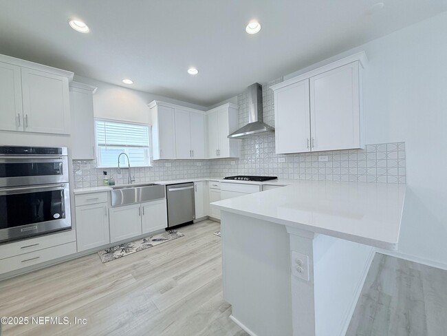 Building Photo - 136 Torres Trce