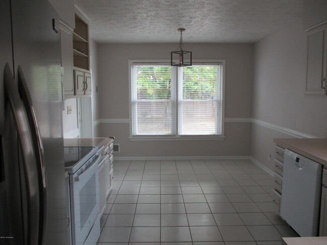 Building Photo - 2901 Creekside Dr