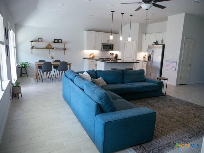 Building Photo - 292 Eagle Ford Dr