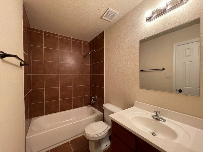 Building Photo - Townhome for rent