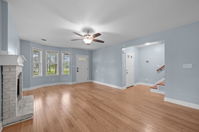 Building Photo - Beautiful 4BD/3BA plus Bonus Room on Sough...