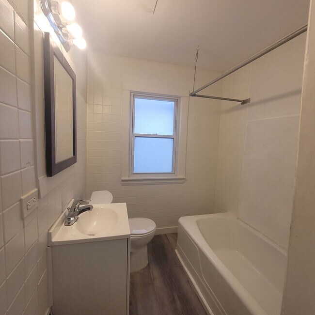 Building Photo - 3219 W 114th St