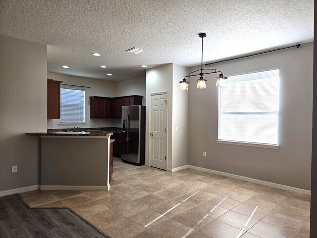 Building Photo - Pet Friendly Home in Southern Ridge