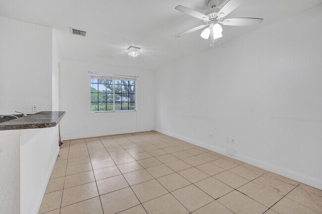 Building Photo - 2021 Island Dr