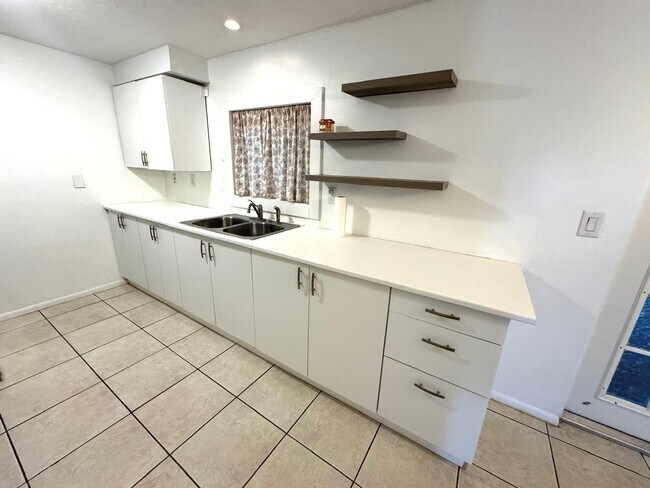 Building Photo - Spacious 2-Bed/2-Bath + Bonus Room Home for Rent in Bradenton, FL!