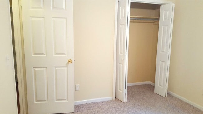 Building Photo - 410 S College St