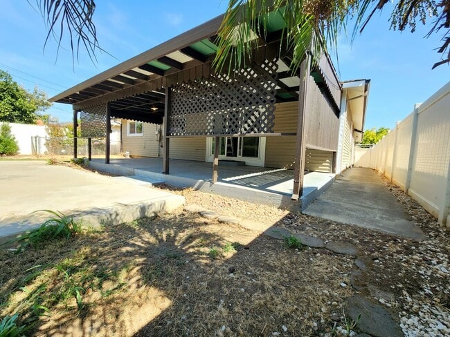 Building Photo - Rancho Cordova 3 Bedroom 2 Bath