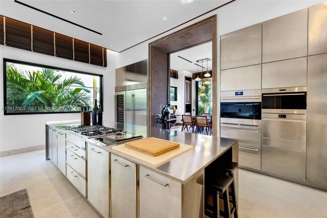 Building Photo - 200 W Rivo Alto Dr