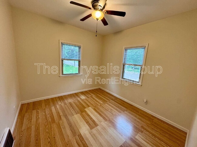 Building Photo - 1027 Bergen Ave