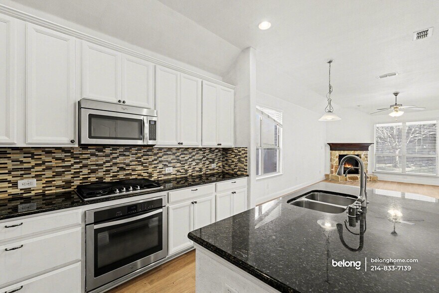 Building Photo - 741 Sundrop Dr