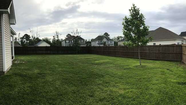 Building Photo - Regal Home on Regatta Way!