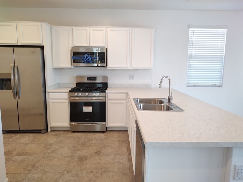 Building Photo - 6317 W Raymond St