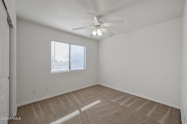 Building Photo - 2031 W Tracy Ln