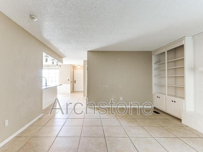 Building Photo - 6605 Lyrewood Ln