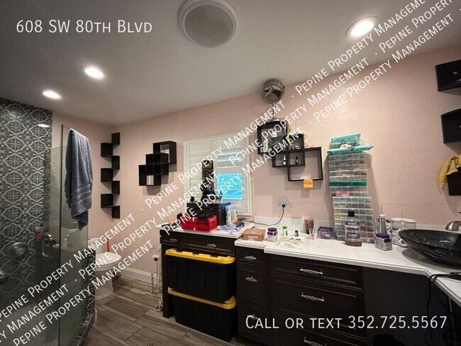 Building Photo - 608 SW 80th Blvd