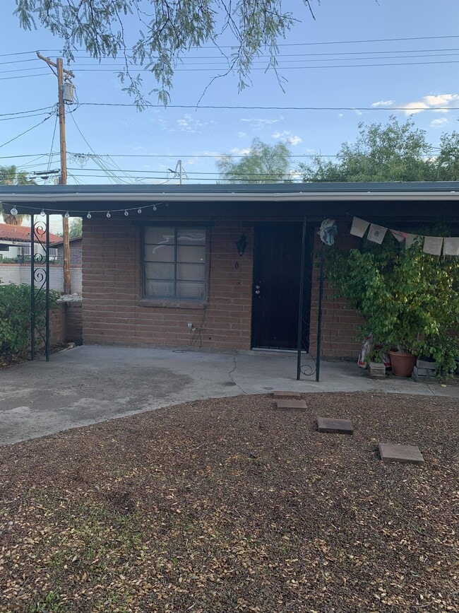 Building Photo - 2537 E Elm St