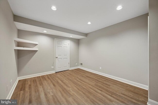 Building Photo - 290 Birch Dr