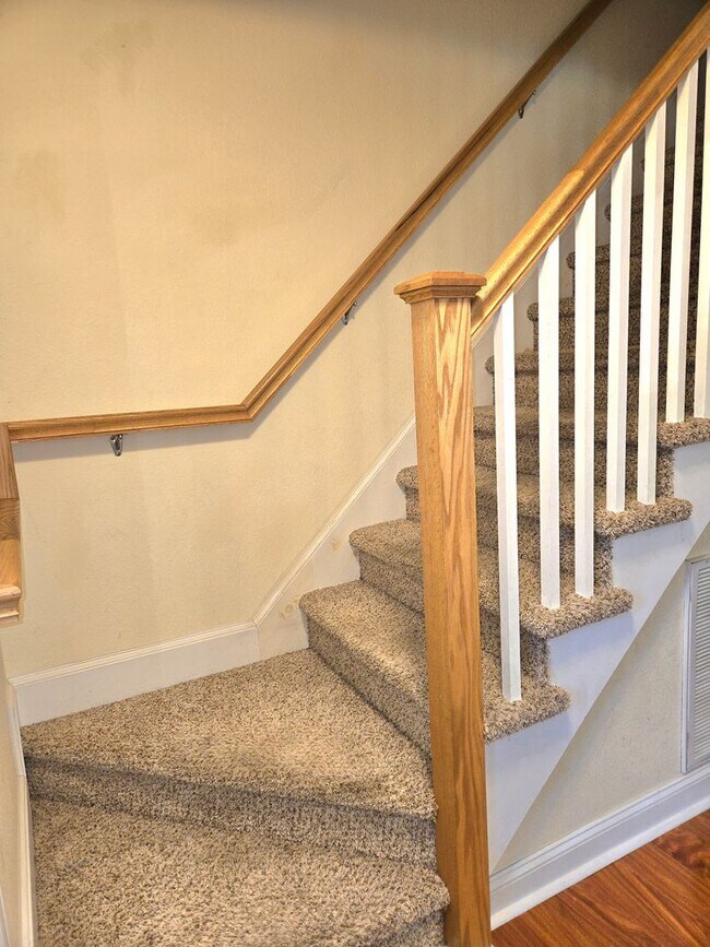 Building Photo - Beautiful Move-In Ready Single Family Home!