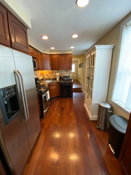 Kitchen - 1022 S Bouldin St