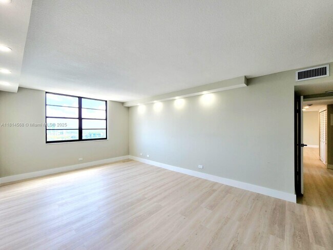 Building Photo - 250 174th St