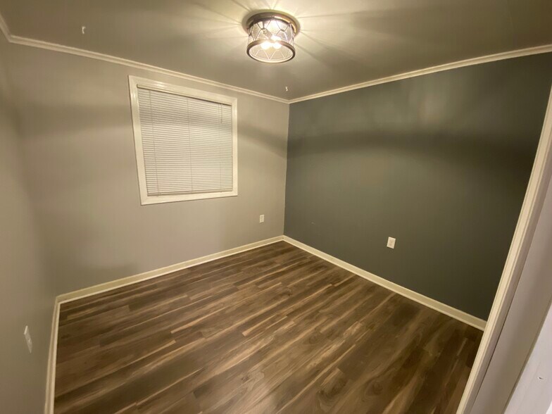 Room 2 - 2850 S 35th St