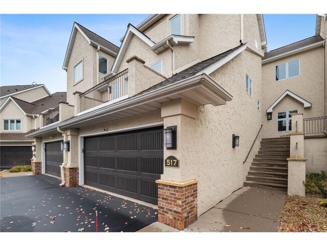 Building Photo - 517 River St