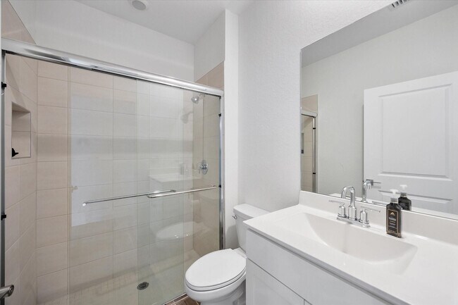 Building Photo - 713 SE 15th Ave