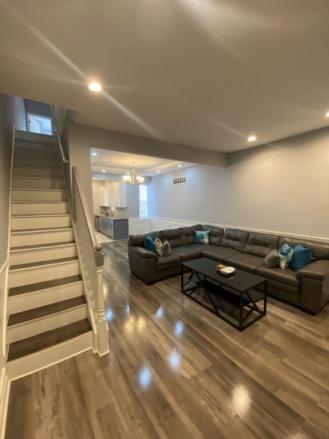 Building Photo - 5706 Warrington Ave