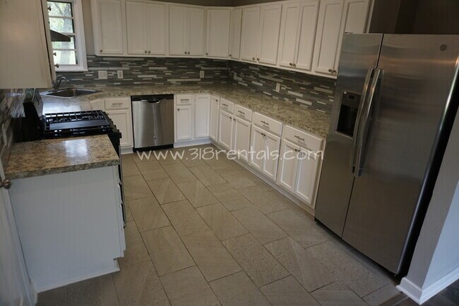 Building Photo - 4747 Crescent Dr