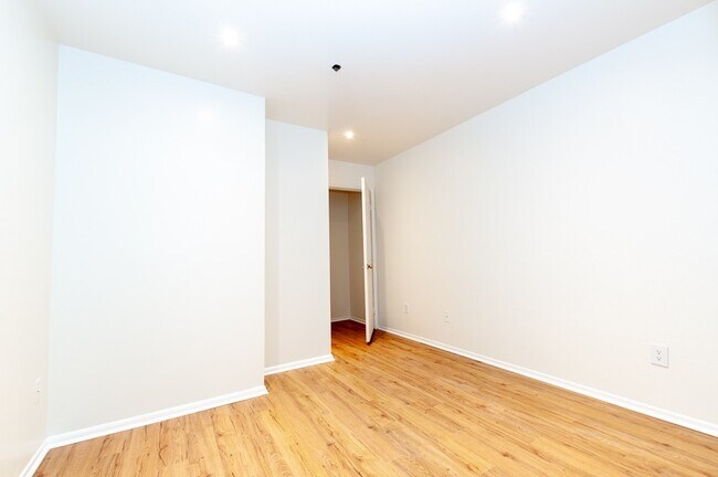 Building Photo - 10960 Ashton Ave