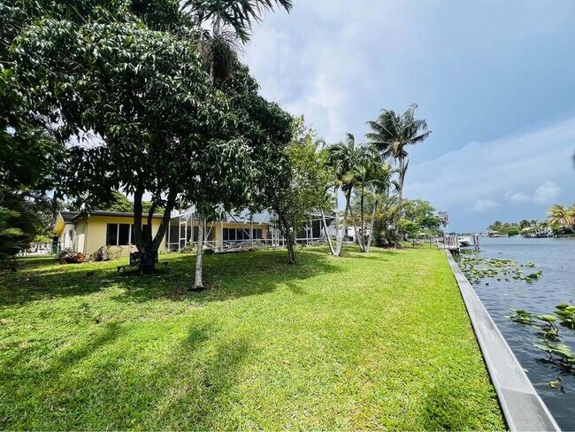 Building Photo - 7834 Edgewater Dr