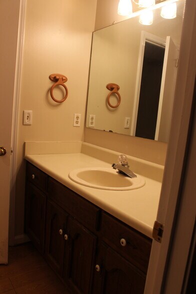 Building Photo - 359 Jamestown Manor Dr