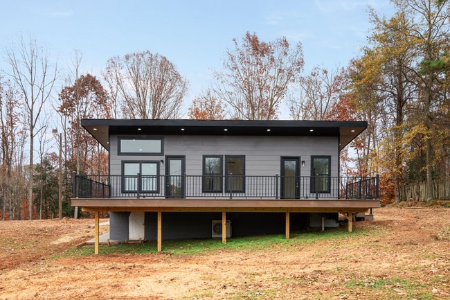 Building Photo - 92 Riverside Dr