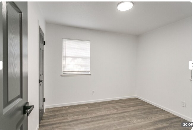 Building Photo - ASK ABOUT OUR VALENTINES DAY MOVE-IN SPECI...