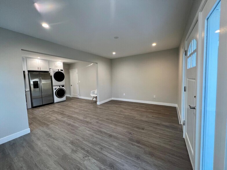 Building Photo - 4701 9th Ave