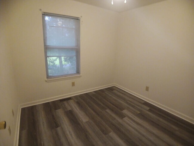 Building Photo - 206 Janie Ln