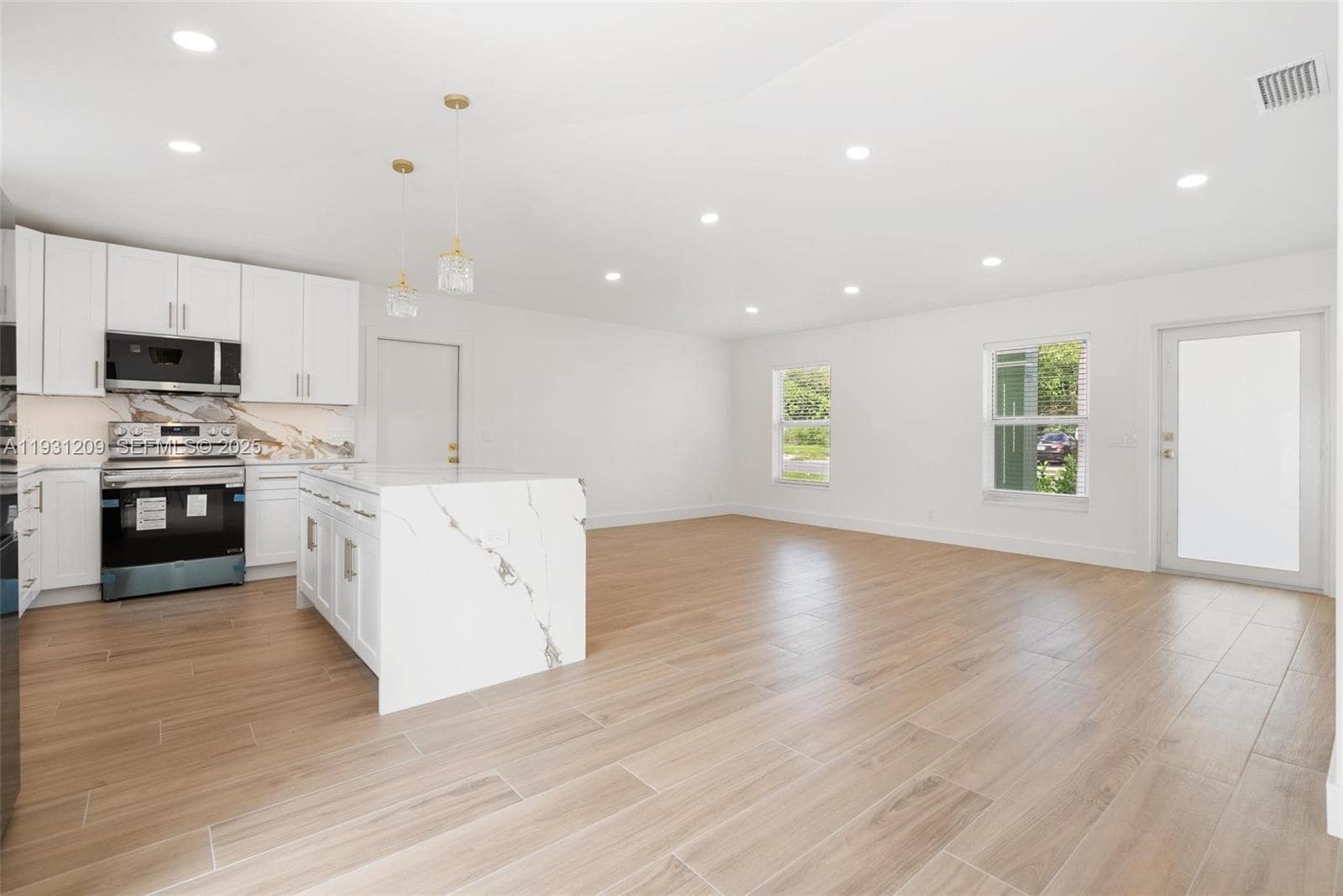 Building Photo - 102 SW 13th Ave