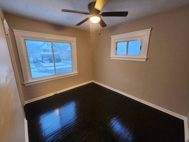 Building Photo - Charming 3-Bedroom Property in Prime Location