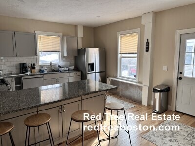 Building Photo - 14 Lincoln Rd