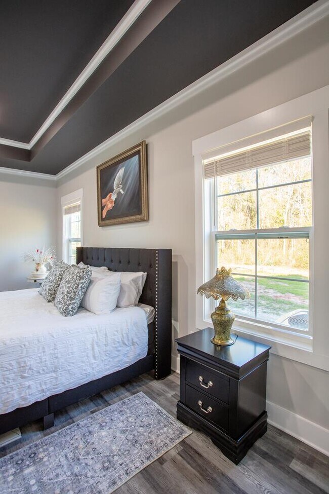 Building Photo - 823 Meridian Rd