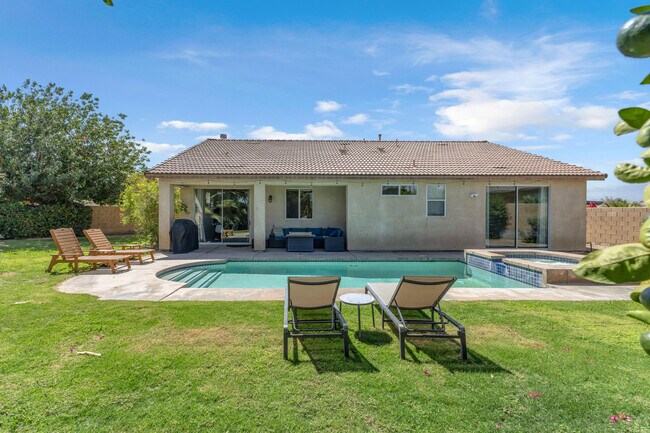 Building Photo - 47383 Bahama Ct