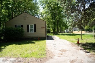 Building Photo - 22675 Santa Maria St