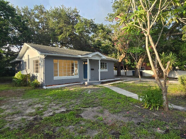 Building Photo - 751 27th Ave S