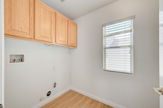 Building Photo - 8918 Houston Ridge Ave