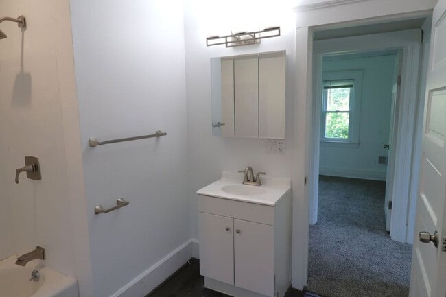 Building Photo - $1,300 - Newly 3 Bedroom 2 Bath