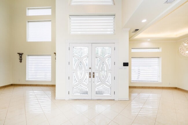 Building Photo - 314 Bordeaux Dr