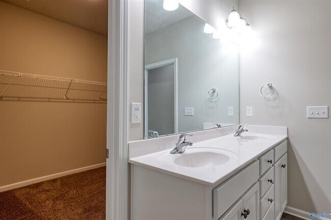 Building Photo - 124 Oak Fletcher Dr
