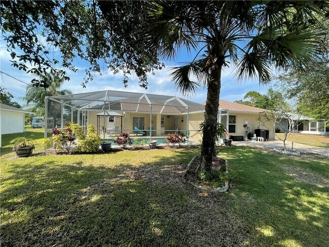 Building Photo - 962 Montrose Ave