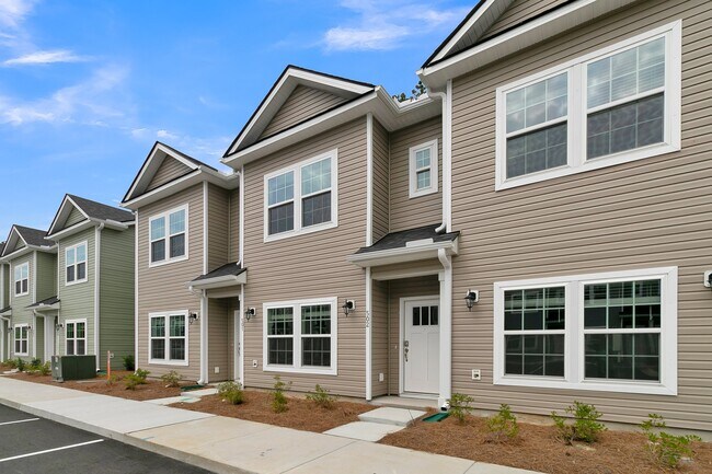 Building Photo - 502 Twin Rivers Dr